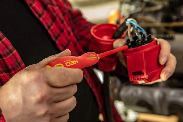 WKRĘTAK ŚRUBOKRĘT KRZYŻOWY DLA ELEKTRYKA PH3 IZOLACJA 1000V NEO