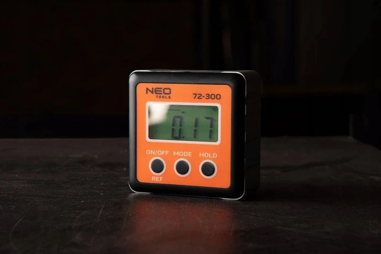 MIERNIK KĄTA CYFROWY KĄTOMIERZ POZIOMICA LCD Z MAGNESEM W ETUI NEO