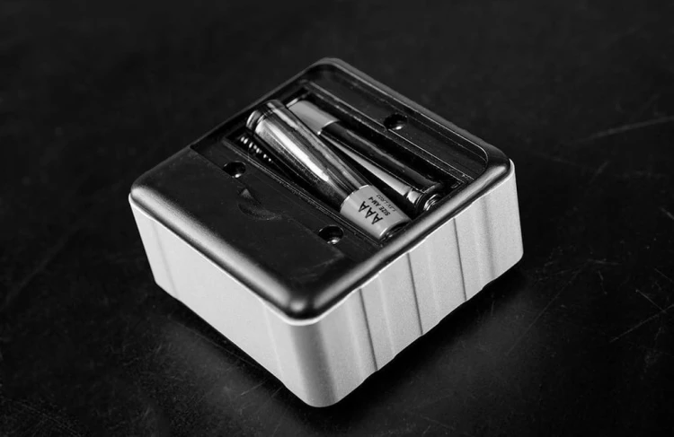 MIERNIK KĄTA CYFROWY KĄTOMIERZ POZIOMICA LCD Z MAGNESEM W ETUI NEO