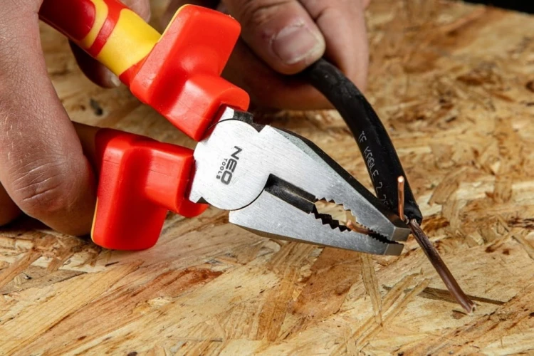 KOMBINERKI UNIWERSALNE SZCZYPCE 160mm IZOLACJA DO 1000V DLA ELEKTRYKA NEO