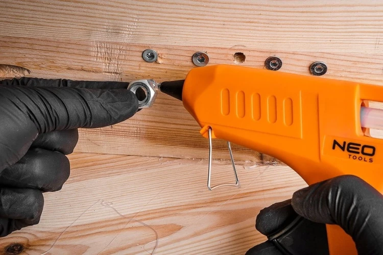PISTOLET DO KLEJU NA GORĄCO 40W 11mm + 24x WKŁAD KLEJU GRATIS NEO