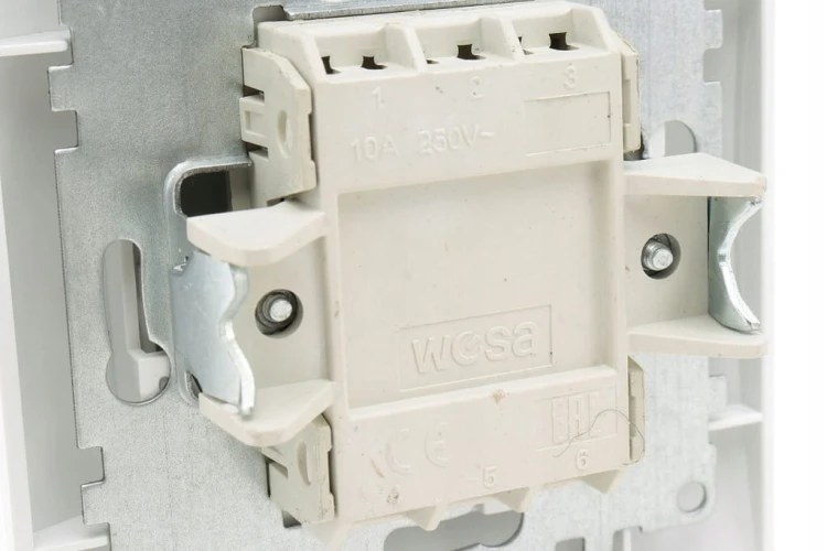 WESA LC-17 WŁĄCZNIK ŚWIATŁA POTRÓJNY ŁĄCZNIK