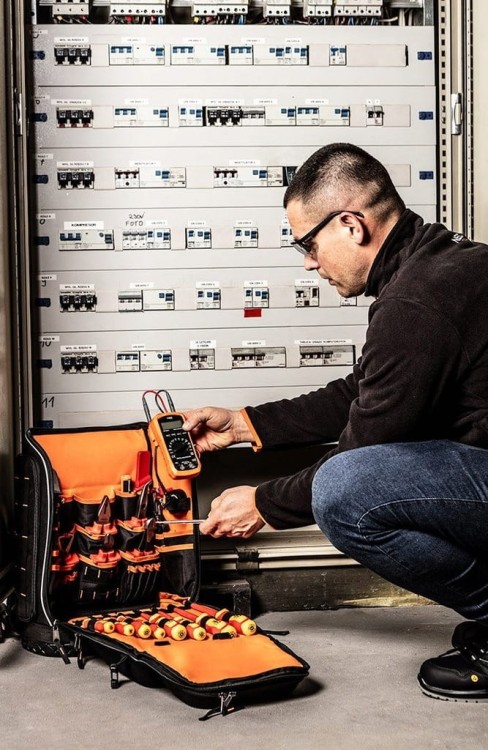 PLECAK TORBA MONTERSKA NARZĘDZIOWA WARSZTATOWA Z WYPOSAŻENIEM DLA ELEKTRYKA